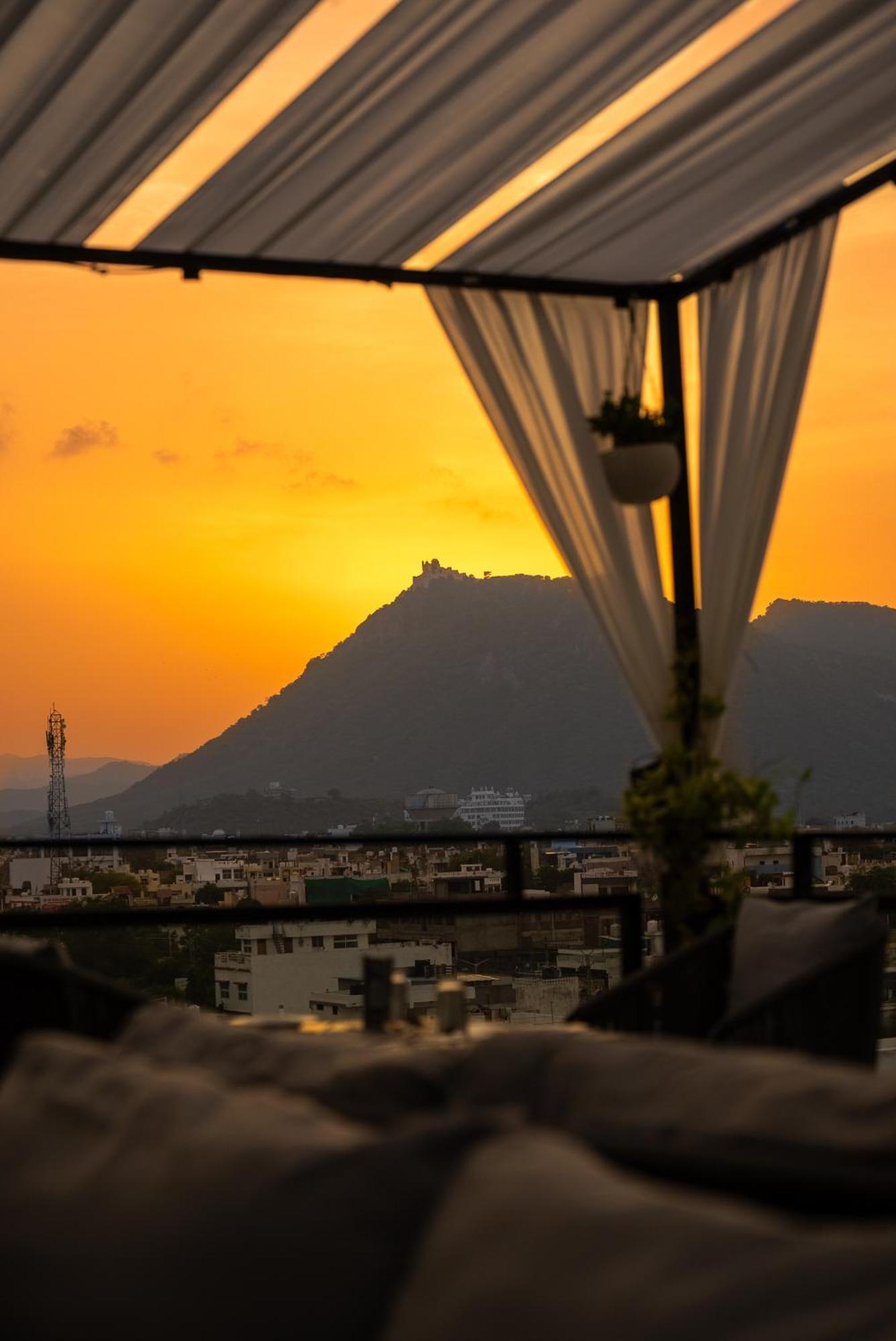 Dheergarh Palace Udaipur Exteriör bild